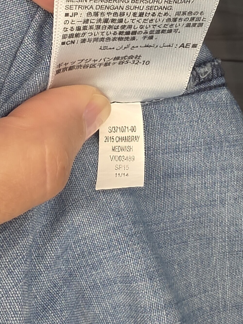 Old Navy Chambray Shirt Long Sleeve Classic Fit Cotton Med Wash Blue Size M - Picture 7 of 7